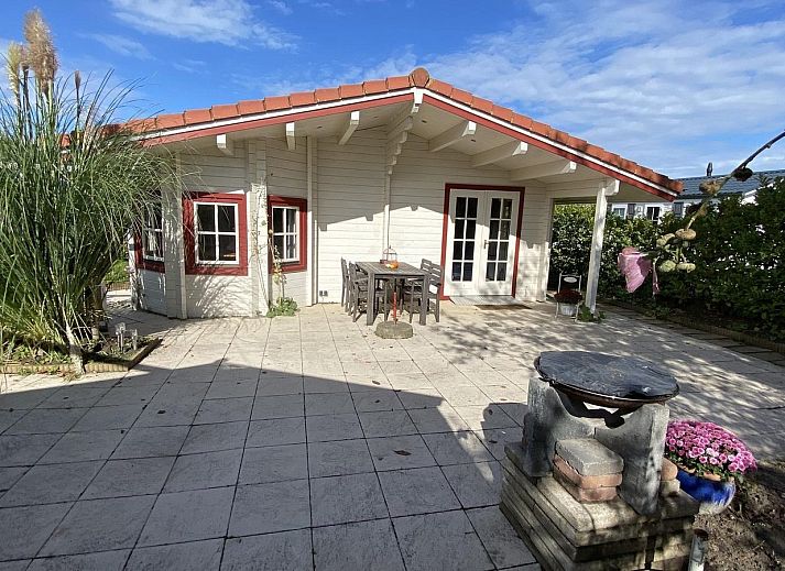 Gemuetliche Terrasse im VZ476 Ferienchalet Sint-Annaland in Tholen, Zeeland