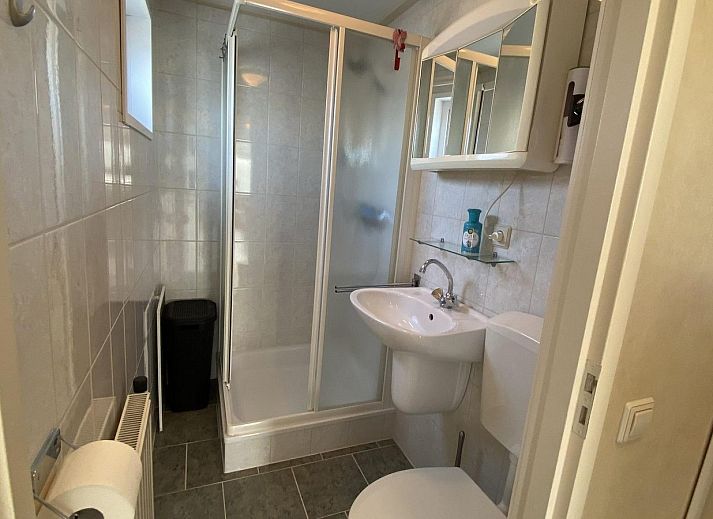 Lange tuinpad bij VZ953 Vakantiechalet in Sint-Annaland, Tholen, Zeeland.