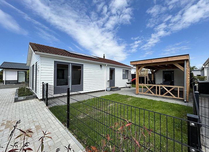 VZ926 Ferienhaus in Sint-Annaland mit modernem Aussenbereich und Terrasse, gelegen in Tholen, Zeeland.