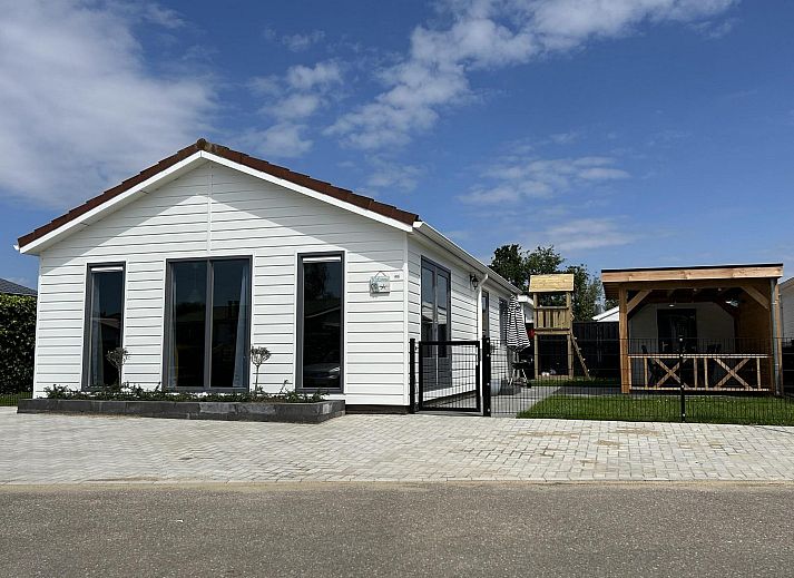 VZ926 Ferienhaus in Sint-Annaland mit modernem Aussenbereich und Terrasse, gelegen in Tholen, Zeeland.