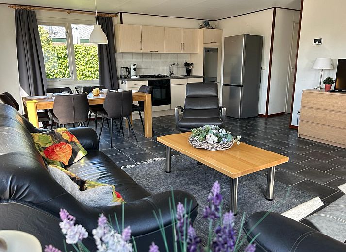 VZ926 Ferienhaus in Sint-Annaland mit modernem Aussenbereich und Terrasse, gelegen in Tholen, Zeeland.