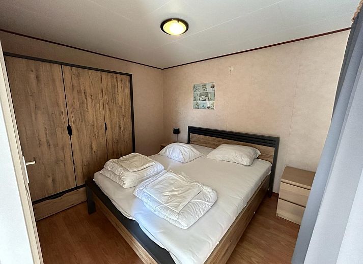 VZ926 Ferienchalet in Sint-Annaland mit geraeumiger Auffahrt und Veranda, gelegen in Tholen, Zeeland.