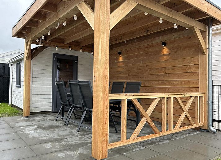 VZ926 Ferienchalet in Sint-Annaland mit geraeumiger Auffahrt und Veranda, gelegen in Tholen, Zeeland.