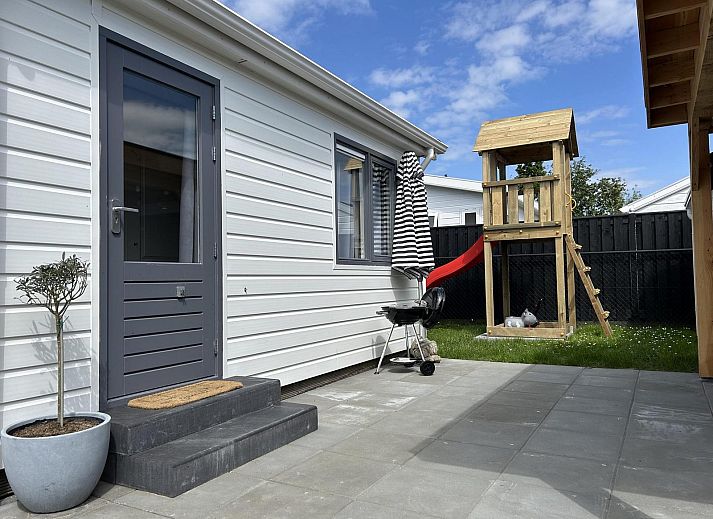 VZ926 Ferienchalet in Sint-Annaland mit geraeumiger Auffahrt und Veranda, gelegen in Tholen, Zeeland.