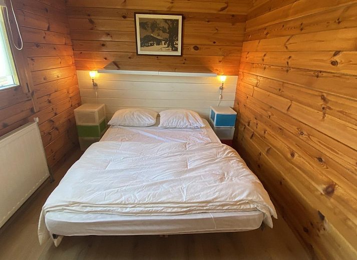 Zijaanzicht van VZ579 Chalet Sint-Annaland, met terras in Sint-Annaland.