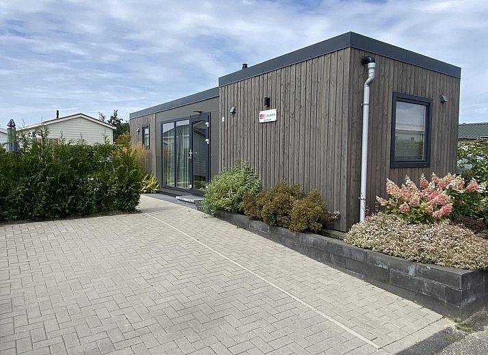 VZ1016 Vakantiechalet in Sint-Annaland met moderne buitenkant en groen, Tholen, Zeeland.