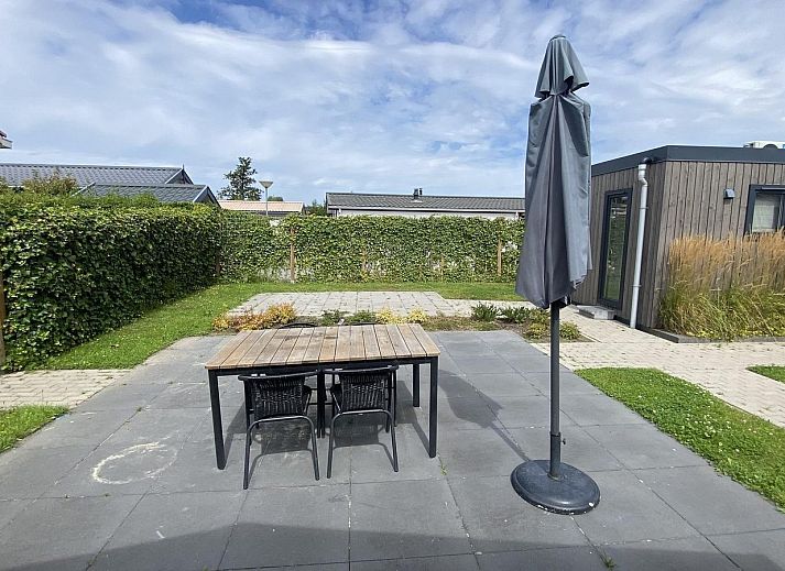 VZ1016 Vakantiechalet in Sint-Annaland met moderne buitenkant en groen, Tholen, Zeeland.