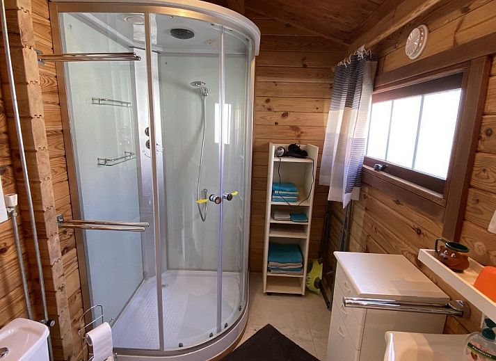 Gemuetliche Terrasse im VZ810 Ferienhaus Sint-Annaland, Tholen, Zeeland.