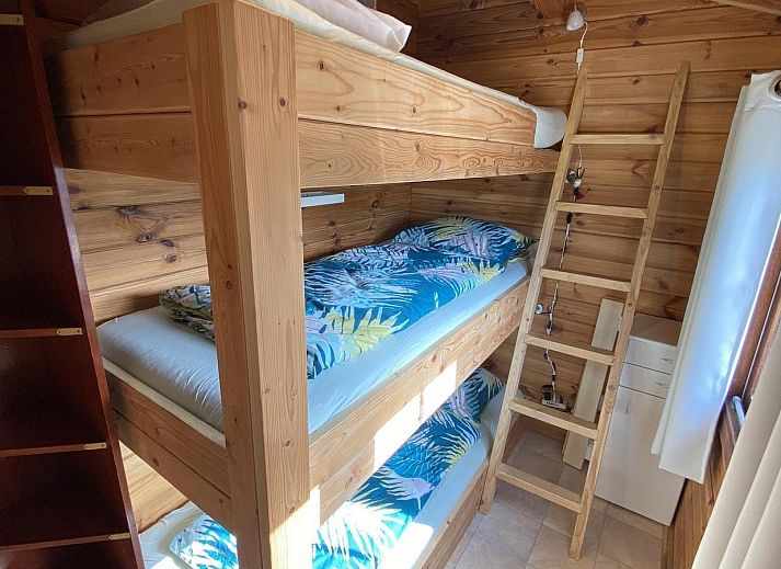 Sonnige Terrasse des VZ810 Ferienhauses Sint-Annaland in Tholen.