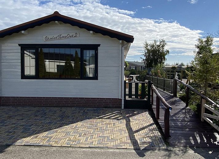 Sonnige Terrasse des VZ810 Ferienhauses Sint-Annaland in Tholen.