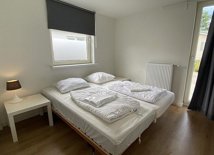 Buitenzitje bij VZ1017 Vakantiechalet in Sint-Annaland, Tholen, Zeeland