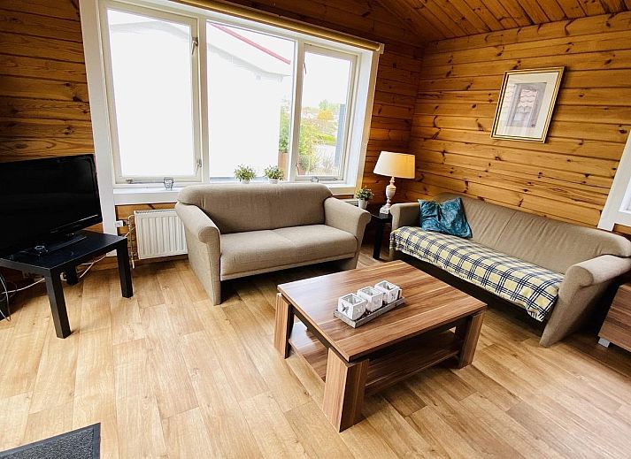 Buitenruimte bij VZ478 Chalet 96 Sint-Annaland met barbecue en picknicktafel, Tholen, Zeeland.