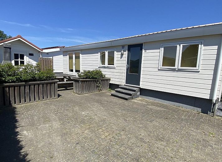 Ingang van VZ478 Chalet 96 Sint-Annaland met groene omgeving, Tholen, Zeeland.