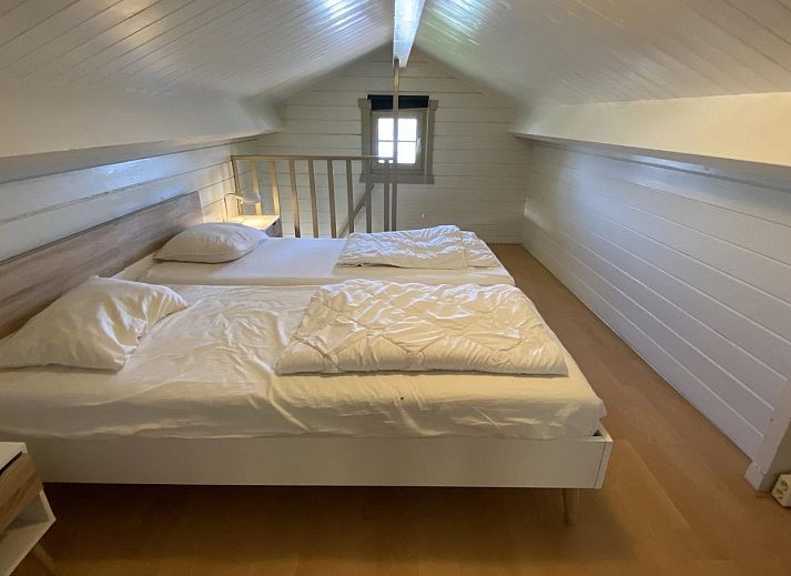 Tuin en schuur bij VZ292 Chalet Sint-Annaland in Tholen, Zeeland.