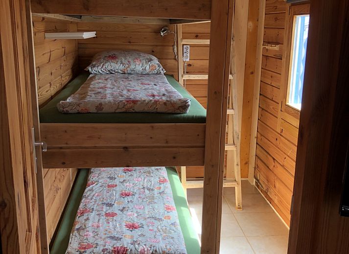 Modernes Badezimmer im Ferienhaus ZE1418, Sint-Annaland, mit Luxusdusche.