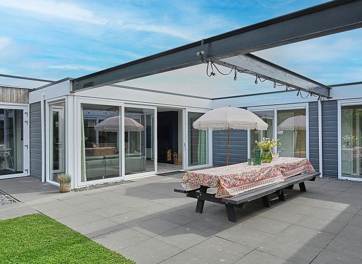 Casa Familia vakantiehuis met terras en parasol in Sint-Annaland, Tholen, Zeeland