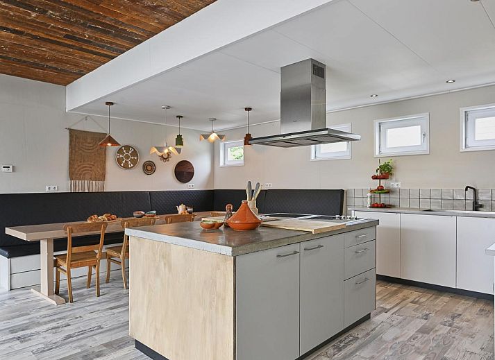 Casa Familia vakantiehuis met terras en parasol in Sint-Annaland, Tholen, Zeeland