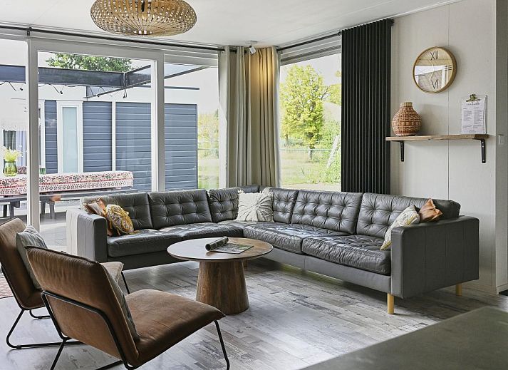 Casa Familia vakantiehuis met terras en parasol in Sint-Annaland, Tholen, Zeeland