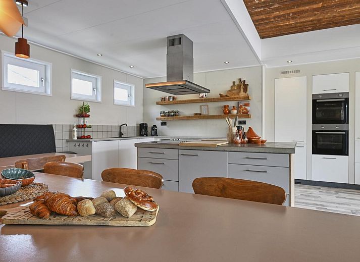 Gezellige buitenruimte van Casa Familia in Sint-Annaland, Tholen, Zeeland