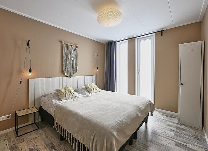 Moderne keuken van Casa Familia vakantiehuis in Sint-Annaland, Tholen, Zeeland