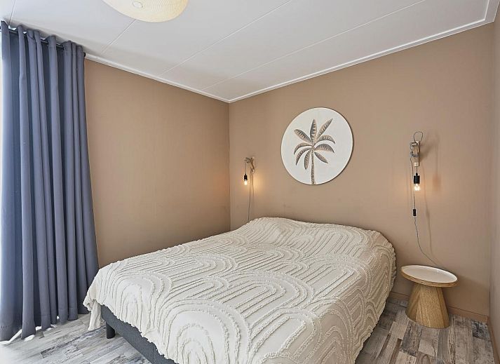 Moderne keuken van Casa Familia vakantiehuis in Sint-Annaland, Tholen, Zeeland