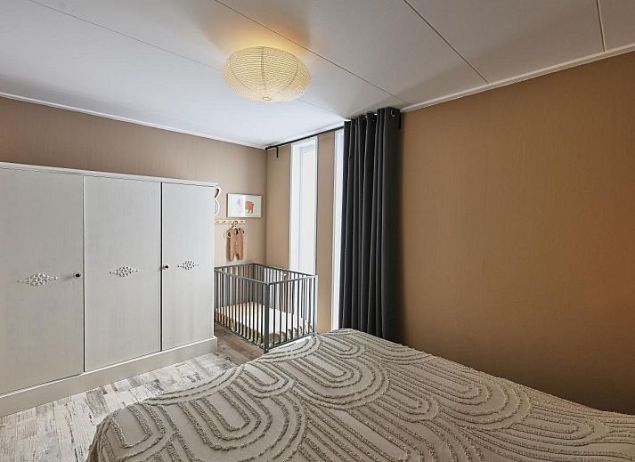 Moderne keuken van Casa Familia vakantiehuis in Sint-Annaland, Tholen, Zeeland