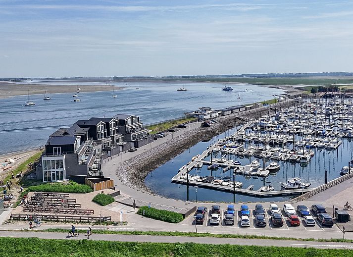 Terrasse des Appartements Vista Maris Somaris in Sint-Annaland mit Blick auf den Jachthafen, Tholen, Zeeland