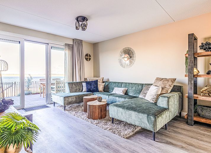 Terrasse des Appartements Vista Maris Somaris in Sint-Annaland mit Blick auf den Jachthafen, Tholen, Zeeland