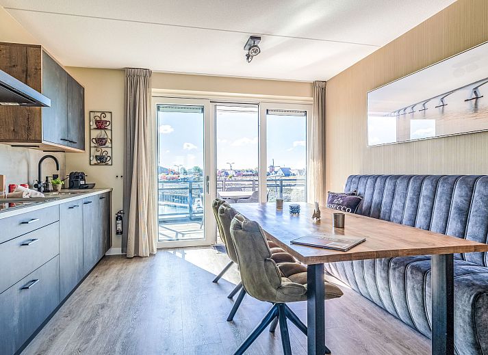 Terrasse des Appartements Vista Maris Somaris in Sint-Annaland mit Blick auf den Jachthafen, Tholen, Zeeland