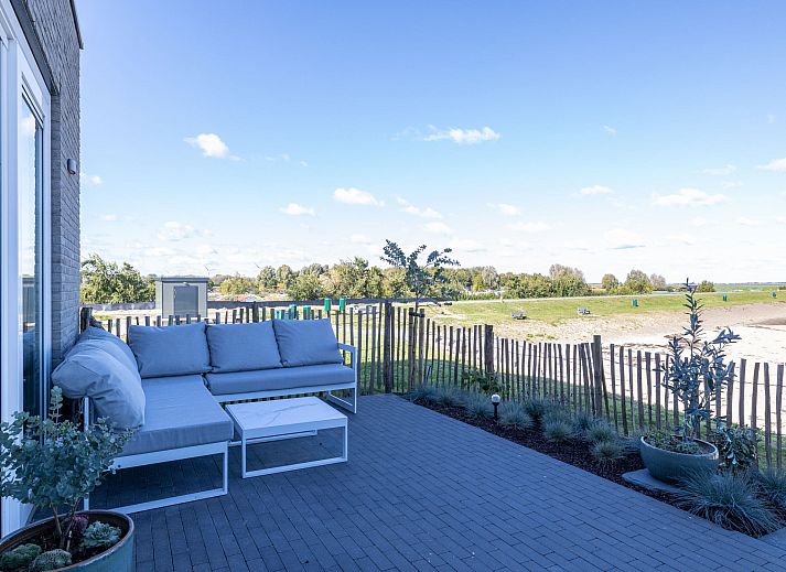 Sonniger Balkon der Ferienwohnung Vista Maris Somaris in Sint-Annaland, Tholen, Zeeland