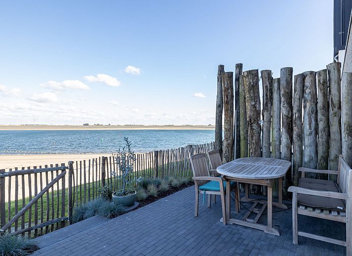Sonniger Balkon der Ferienwohnung Vista Maris Somaris in Sint-Annaland, Tholen, Zeeland