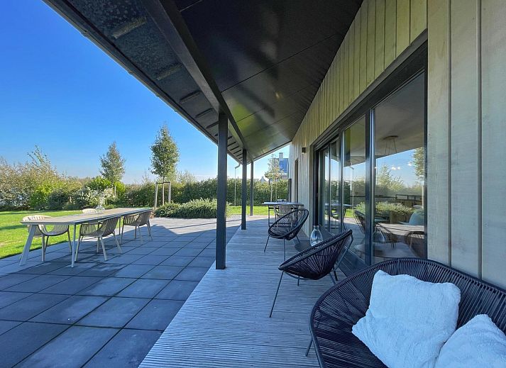 Vacation home Oesterdam Resort in Tholen with spacious terrace and views of nature in Zeeland.