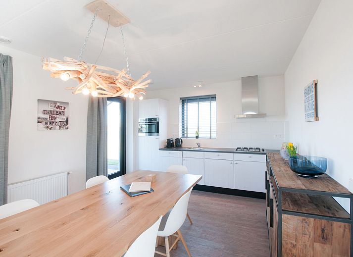 Vacation home Oesterdam Resort in Tholen with spacious terrace and views of nature in Zeeland.