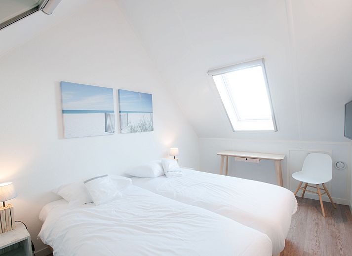 Green garden at Holiday home Oesterdam Resort in Tholen, perfect for relaxation in Zeeland.