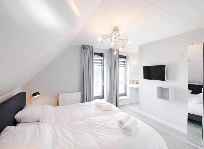 Modern vacation home facade of Oesterdam Resort in Tholen, Zeeland with terrace and seating area.