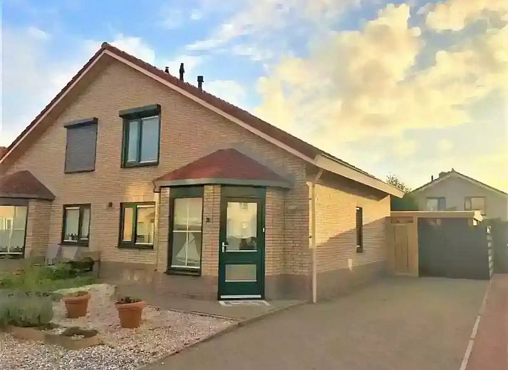 Guest house 610406 • Holiday property Tholen • Luxe 6 persoons vakantiehuis in Stavenisse op 100 meter van 