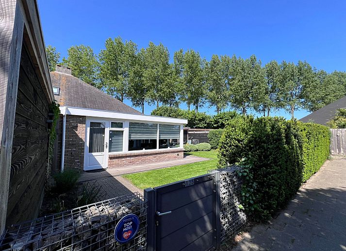 Guest house 610467 - Holiday property Tholen - Vakantiehuis in Stavenisse mit gemütlicher Terrasse