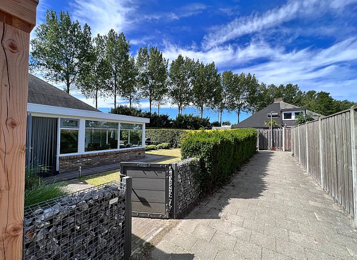 Guest house 610467 - Holiday property Tholen - Vakantiehuis in Stavenisse mit gemütlicher Terrasse