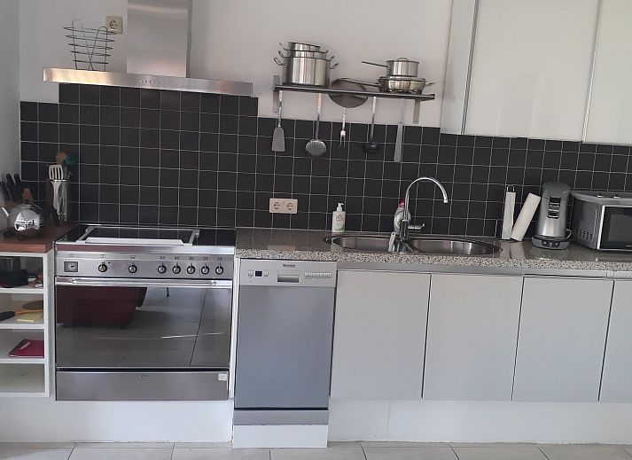 Guest house 610479 - Holiday property Tholen - Vakantiehuis am Meer in Zeeland