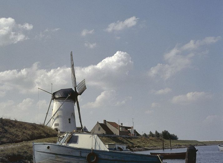 Guest house 610479 - Holiday property Tholen - Vakantiehuis am Meer in Zeeland