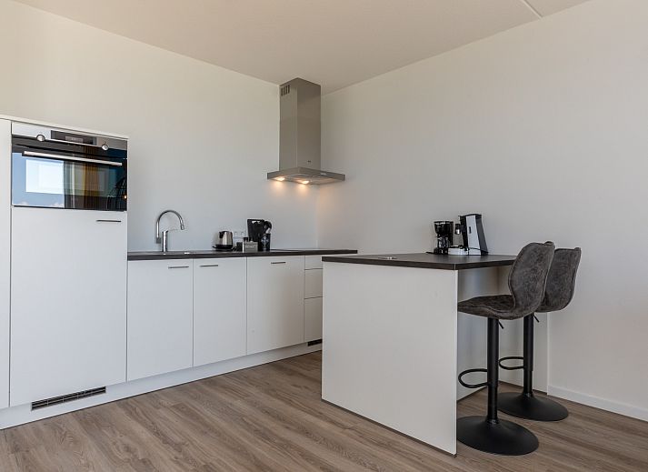 Geniet van het prachtige zeezicht vanaf het ruime terras van Appartement in Scherpenisse, gelegen in het schilderachtige Tholen, Zeeland.