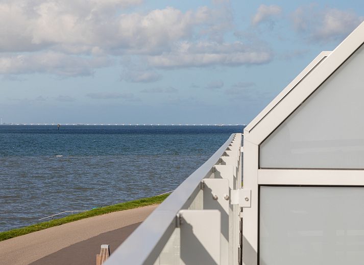 Appartement in Scherpenisse, gelegen in het pittoreske Tholen, Zeeland, biedt een prachtig uitzicht en moderne accommodatie aan de kust.