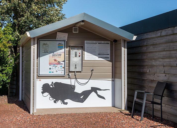 Appartement in Scherpenisse, Zeeland met prachtig uitzicht op zee, gelegen in Tholen. Geniet van de unieke architectuur en serene omgeving.