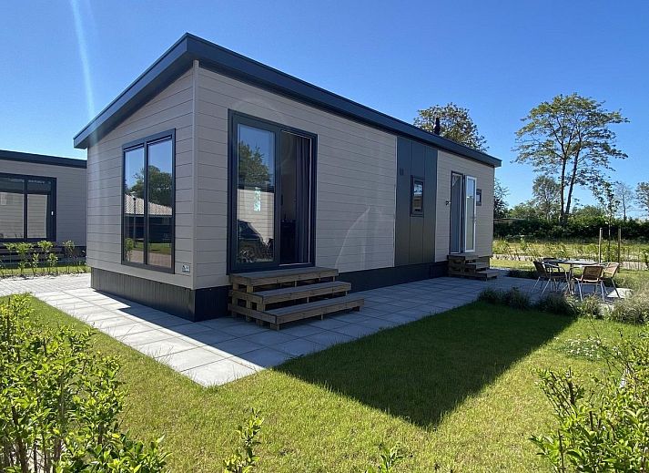 VZ873 Ferienchalet in Scherpenisse mit modernem Aeusseren und gruenem Garten in Tholen, Zeeland.