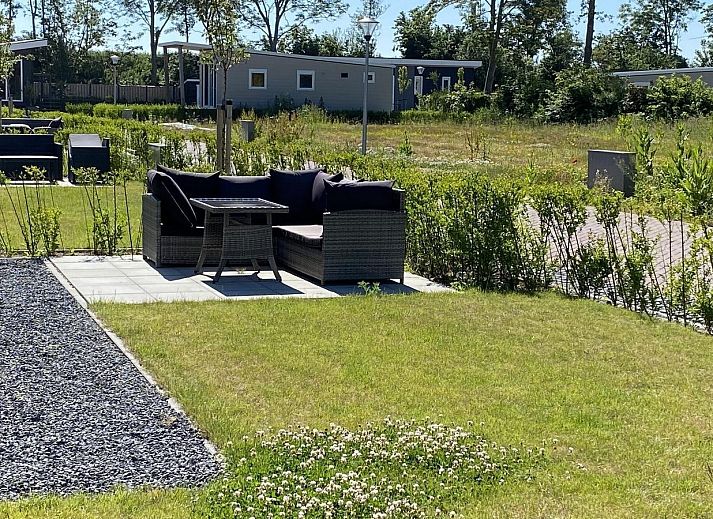 VZ873 Ferienchalet in Scherpenisse mit modernem Aeusseren und gruenem Garten in Tholen, Zeeland.