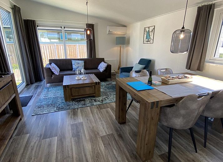 VZ873 Ferienchalet in Scherpenisse mit modernem Aeusseren und gruenem Garten in Tholen, Zeeland.