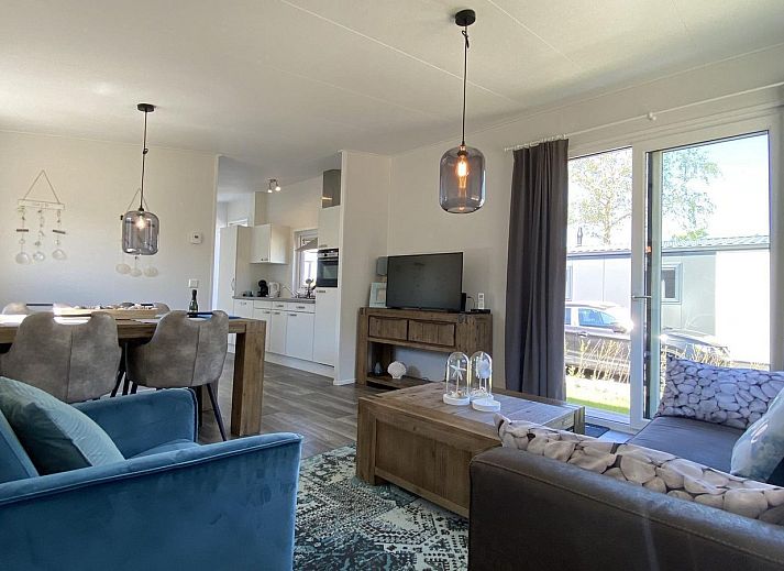 Terrasse von VZ873 Ferienchalet in Scherpenisse, ideal fuer Mahlzeiten im Freien in Tholen, Zeeland.