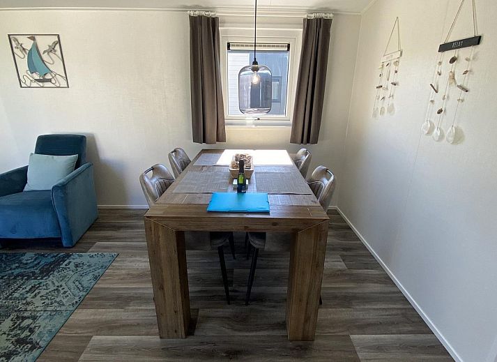 Sonnenterrasse im VZ873 Ferienchalet in Scherpenisse, ideal zum Entspannen in Tholen, Zeeland.