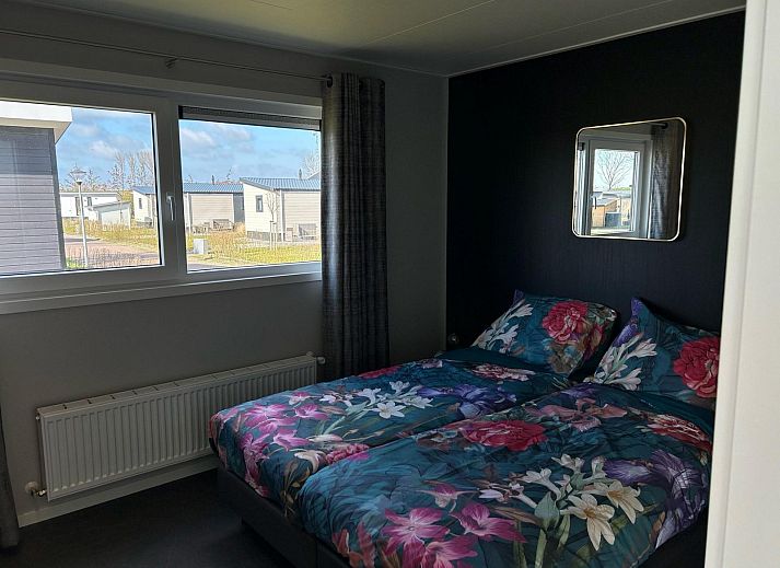 Achterzijde van VZ2317 Luxe vakantiechalet in Scherpenisse, Zeeland met ruime buitenruimte.