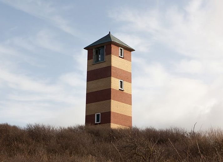 Slaapkamer in Vakantiehuisje in Koudekerke met dakraam en comfortabel bed, Walcheren, Zeeland.